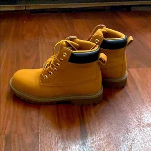 Kids Eddie Bauer boots